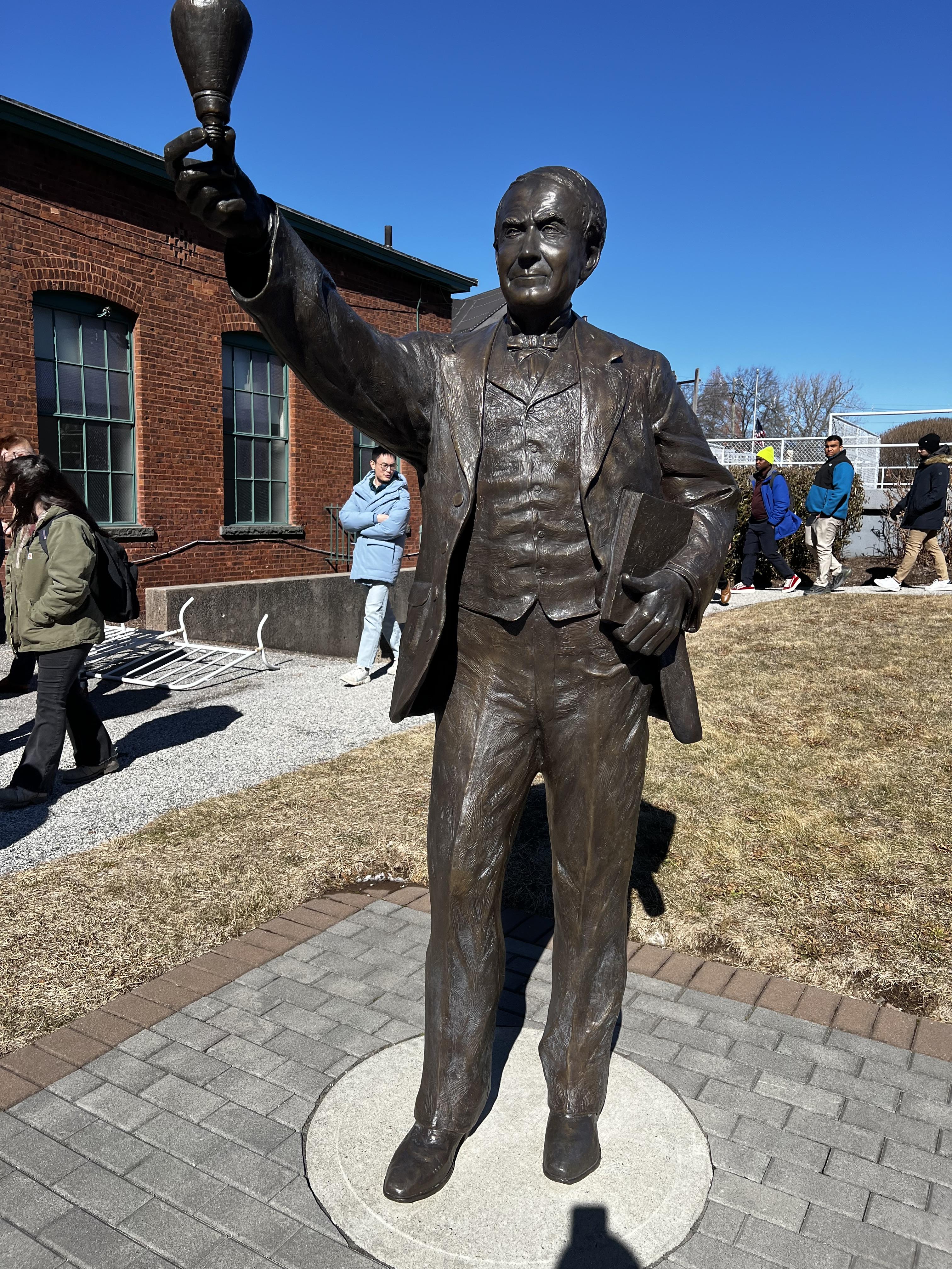 statue of Thomas Edison