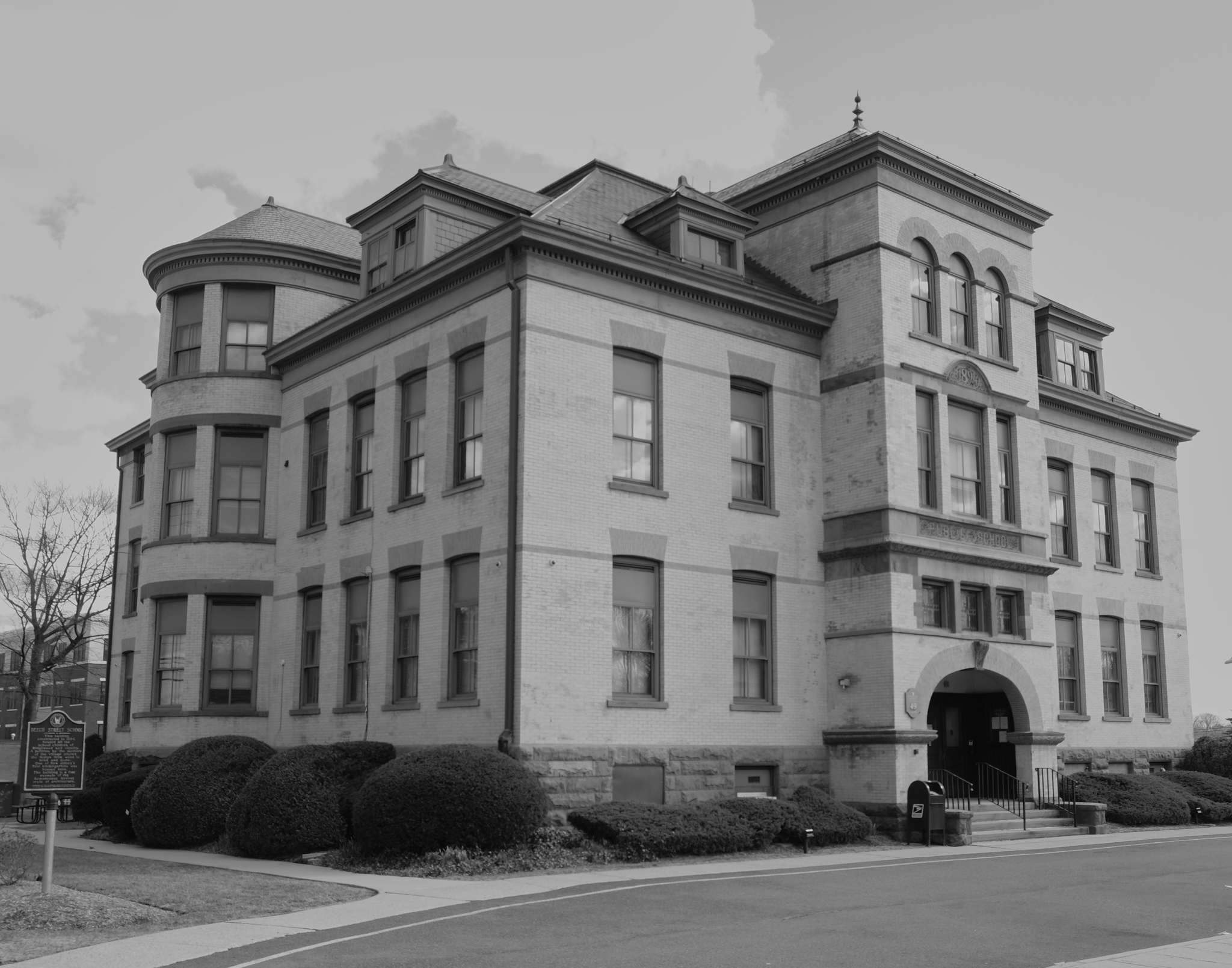 Black and white photo of a building