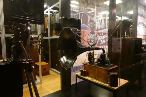 exhibit of the phonograph